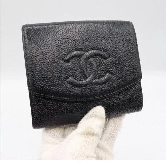 Authentic Chanel Caviar Skin Foldable Wallet - Picture 4 of 15
